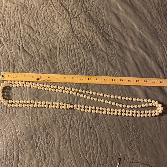 8 Different Necklaces - Picture 8 of 9